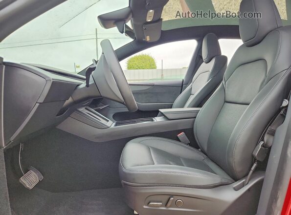 7SAYGDED2TF636381 2026 TESLA MODEL Красный Вид салона спереди