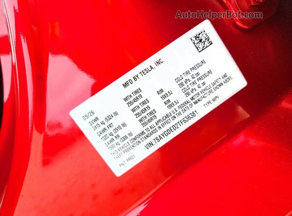 7SAYGDED2TF636381 2026 TESLA MODEL Красный Вид наклейки с VIN-кодом