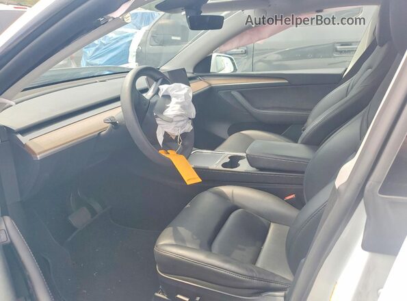 7SAYGDED3RF129160 2024 TESLA MODEL White Front interior view