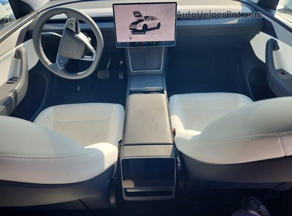 7SAYGDED3TA432038 2026 TESLA MODEL Y White წინა პანელის ხედი