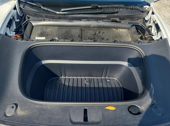 7SAYGDED3TA432038 2026 TESLA MODEL Y White უკანა სალონის ხედი