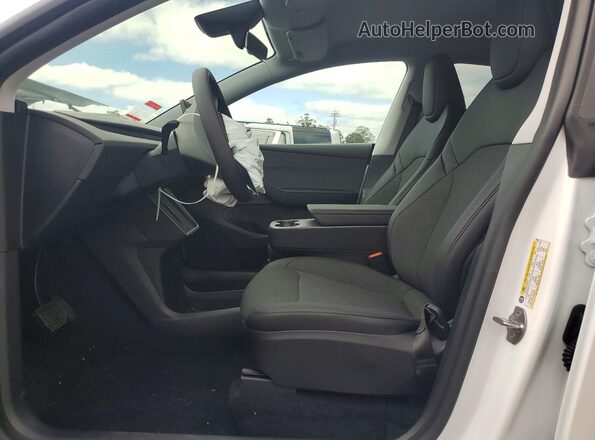 7SAYGDED3TA706483 2026 TESLA MODEL Белый Вид салона спереди