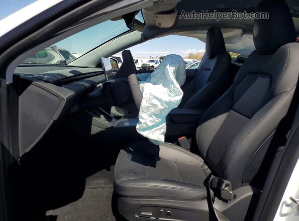 7SAYGDED3TF375598 2026 TESLA MODEL White Vista interior delantera