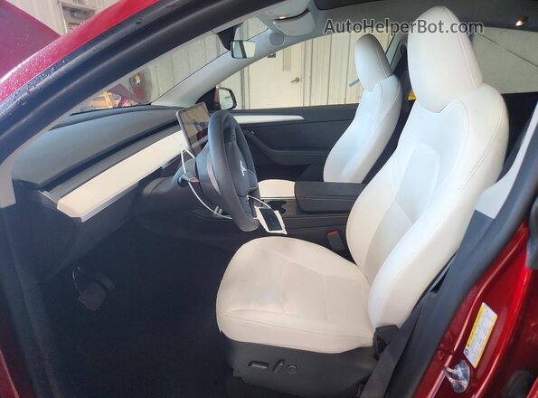 7SAYGDED4RF093639 2024 TESLA OTHER Красный Вид салона спереди
