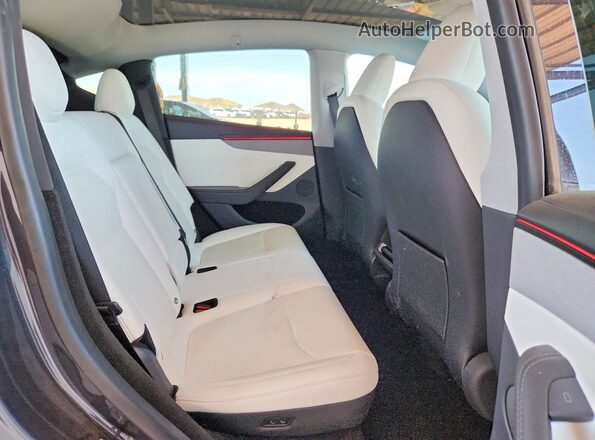 7SAYGDED4TA582529 2026 TESLA MODEL Gray Vista de los asientos traseros