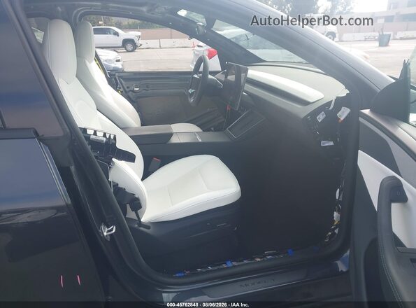 7SAYGDED4TF397979 2026 TESLA MODEL Y Black Front interior view