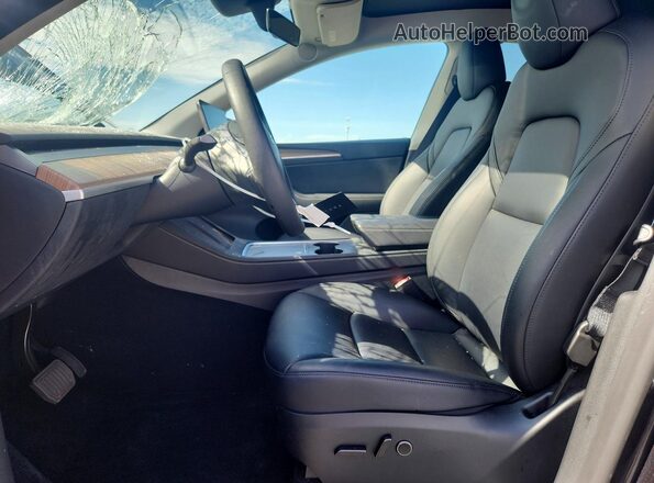 7SAYGDED5SF258877 2025 TESLA MODEL Серый Вид салона спереди