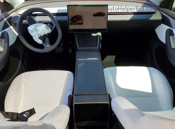 7SAYGDED5TF377045 2026 TESLA MODEL Красный Вид панели приборов