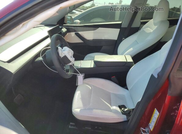 7SAYGDED5TF377045 2026 TESLA MODEL Красный Вид салона спереди