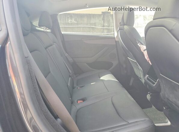 7SAYGDED5TF387297 2026 TESLA MODEL Gray Widok tylnych siedzeń