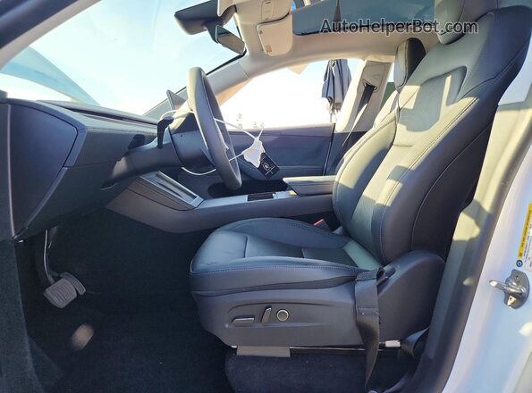 7SAYGDED5TF519314 2026 TESLA MODEL White Front interior view