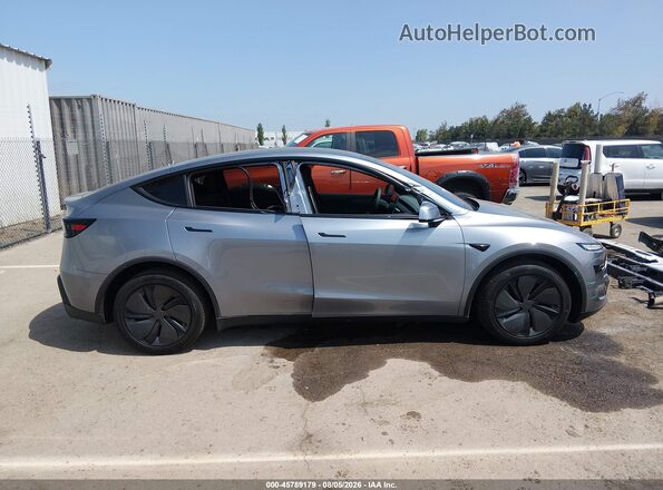7SAYGDED5TF612706 2026 TESLA MODEL Y Gray Rear interior view
