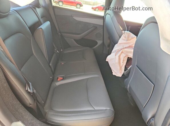 7SAYGDED5TF647083 2026 TESLA MODEL Charcoal Widok wnętrza z tyłu