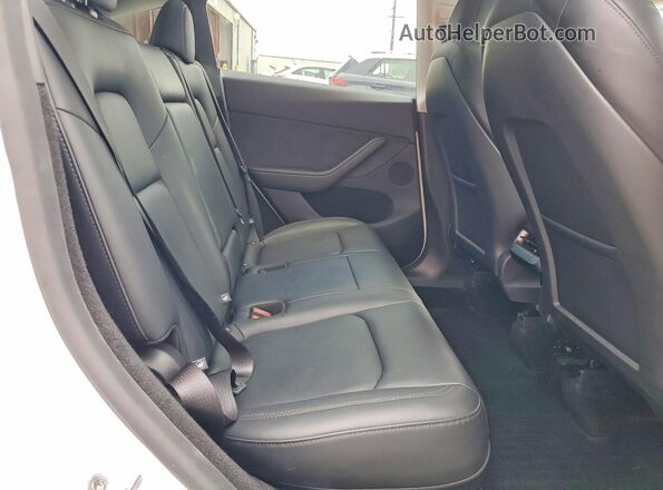 7SAYGDED6RA326191 2024 TESLA MODEL White Widok wnętrza z tyłu