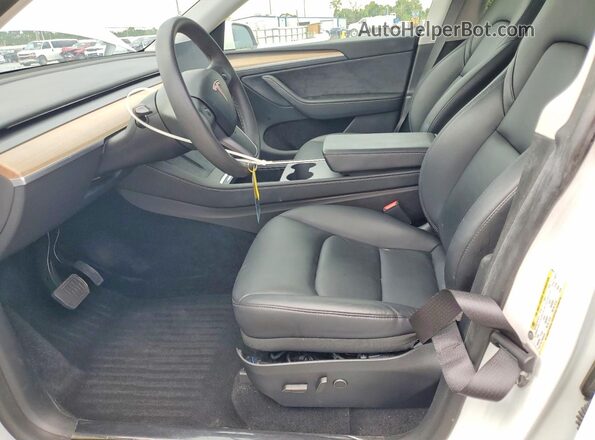 7SAYGDED6RA326191 2024 TESLA MODEL White Widok wnętrza z przodu