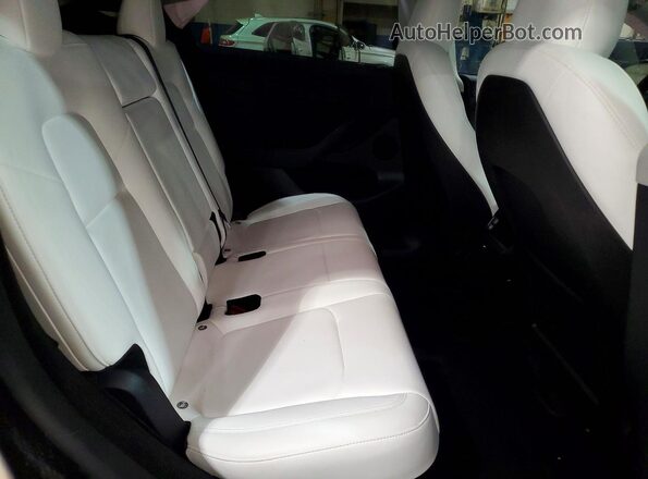 7SAYGDED6RF107413 2024 TESLA MODEL Black Widok wnętrza z tyłu