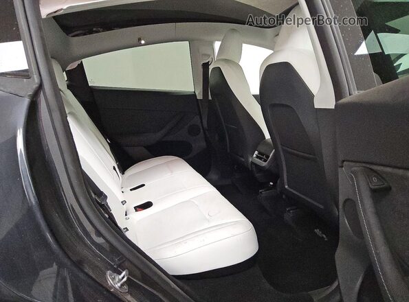 7SAYGDED6SF237231 2025 TESLA MODEL Gray Vista de los asientos traseros