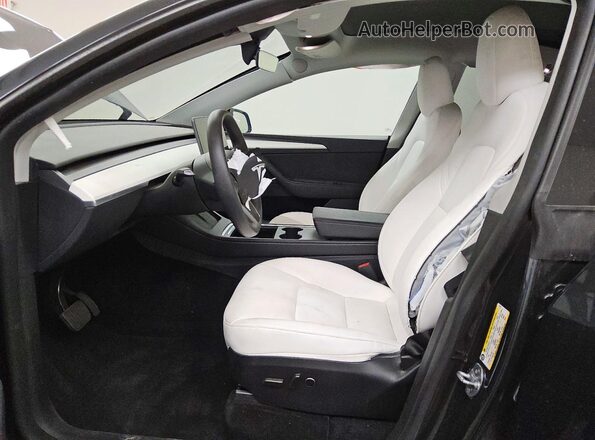 7SAYGDED6SF237231 2025 TESLA MODEL Gray Vista interior delantera