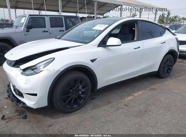 7SAYGDED7SF312941 2025 TESLA MODEL Y Белый Передняя левая четверть
