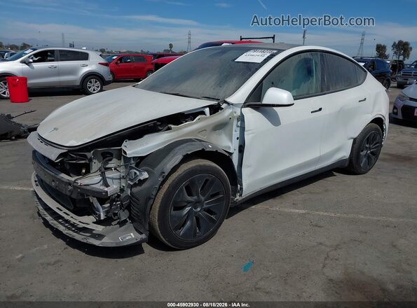 7SAYGDED8RF126531 2024 TESLA MODEL Y White წინა მარცხენა ხედი სამი მეოთხედიდან