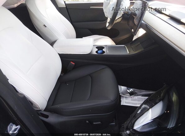 7SAYGDED8RF151154 2024 TESLA MODEL Y Черный Вид салона спереди