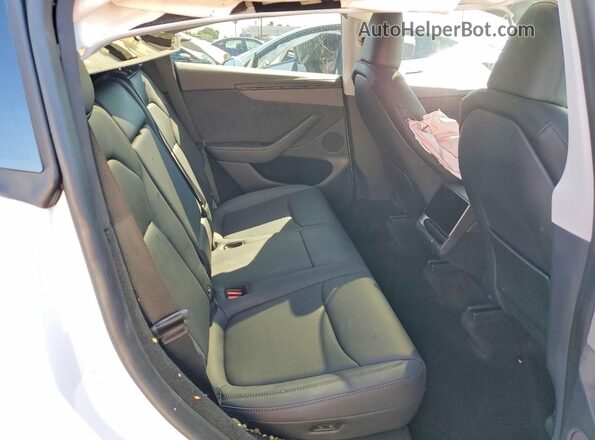 7SAYGDED8TF384863 2026 TESLA MODEL White Հետևի նստատեղերի տեսք