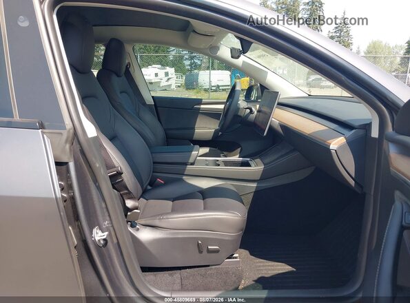 7SAYGDED9PF956836 2023 TESLA MODEL Y Серый Вид салона спереди