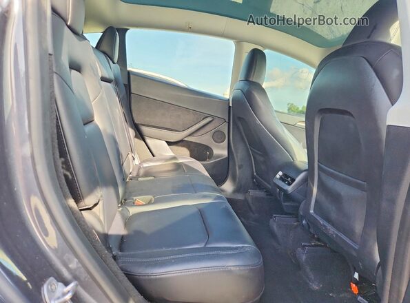 7SAYGDED9PF958361 2023 TESLA MODEL Gray Widok tylnych siedzeń