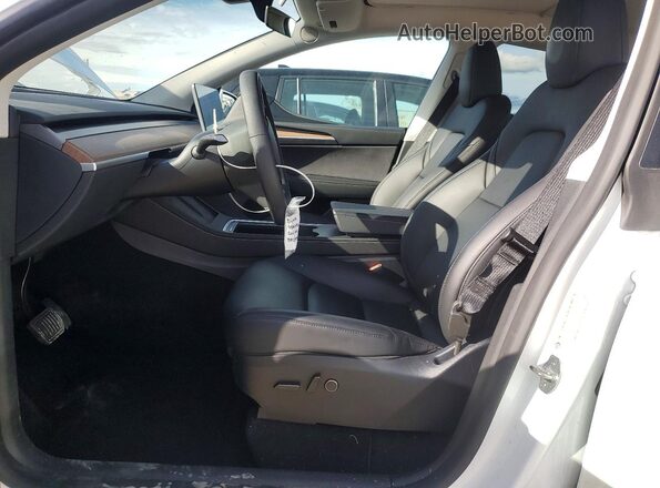 7SAYGDED9SF321592 2025 TESLA MODEL Белый Вид салона спереди
