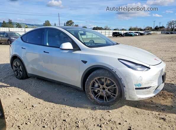 7SAYGDED9SF321592 2025 TESLA MODEL Белый Передняя правая четверть
