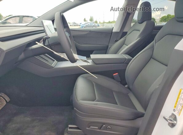 7SAYGDED9TA500973 2026 TESLA MODEL White Вид салону спереду