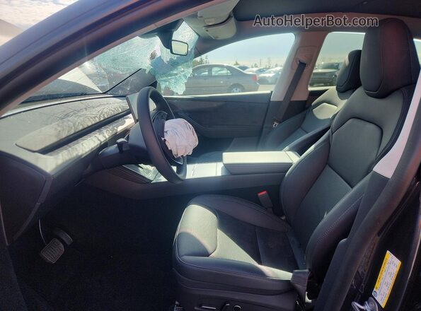 7SAYGDED9TF525438 2026 TESLA MODEL Черный Вид салона спереди
