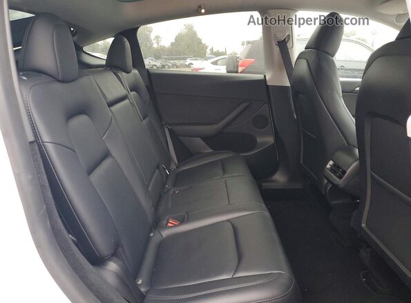 7SAYGDEDXPF941424 2023 TESLA MODEL White Widok wnętrza z tyłu