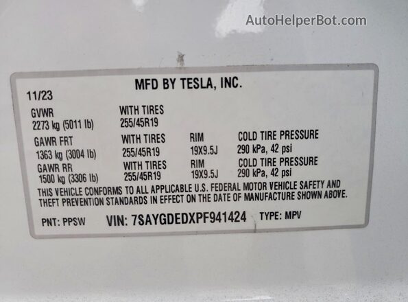 7SAYGDEDXPF941424 2023 TESLA MODEL White Widok wnętrza 360 stopni