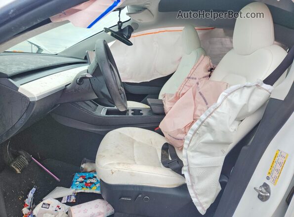7SAYGDEDXRA303951 2024 TESLA MODEL Белый Вид салона спереди