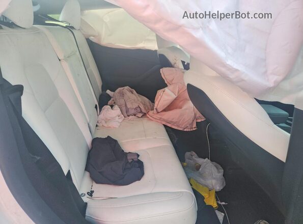 7SAYGDEDXRF041691 2024 TESLA MODEL White უკანა სალონის ხედი