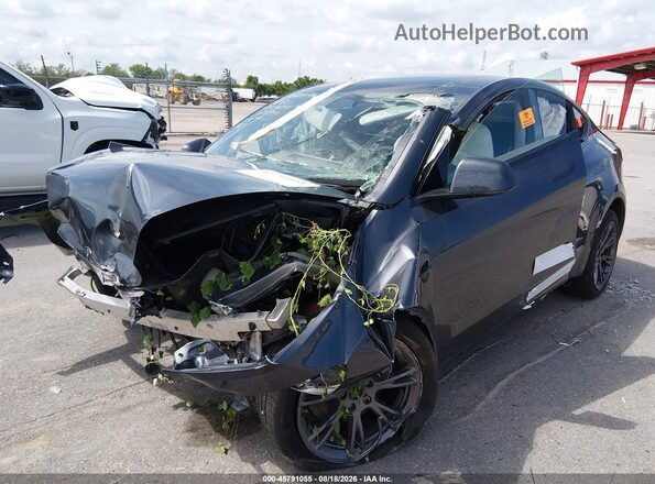 7SAYGDEDXSA378946 2025 TESLA MODEL Y Gray Front view