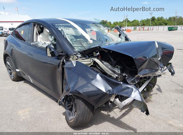 7SAYGDEDXSA378946 2025 TESLA MODEL Y Gray 