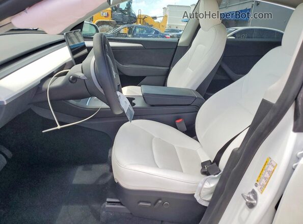 7SAYGDEDXSF267929 2025 TESLA MODEL White Вид салону спереду