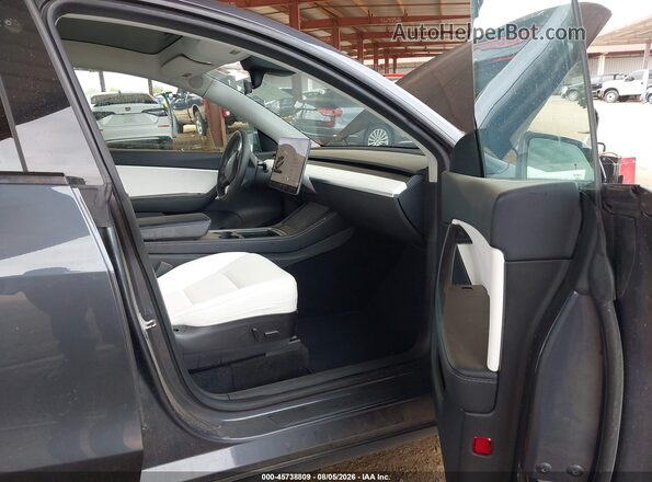 7SAYGDEE0NF420847 2022 TESLA MODEL Y Серый Вид салона спереди