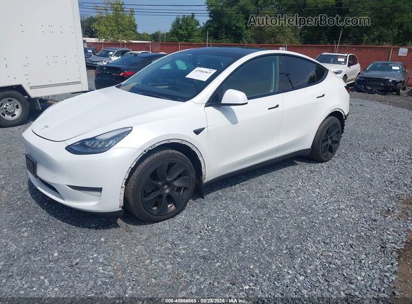 7SAYGDEE0PA041282 2023 TESLA MODEL Y White Передня ліва чверть