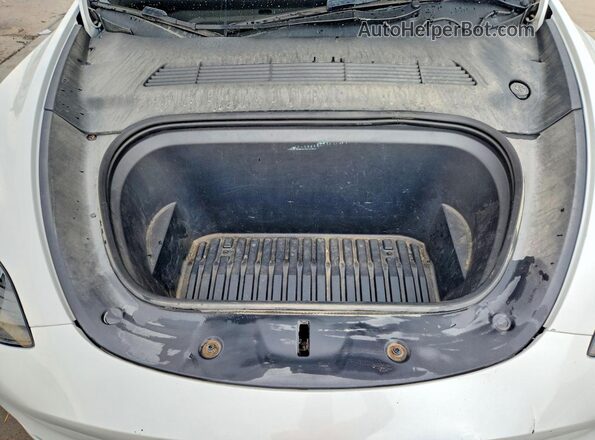 7SAYGDEE0PF695282 2023 TESLA MODEL White ძრავის განყოფილების ხედი