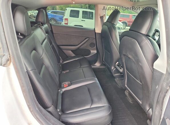 7SAYGDEE0PF695282 2023 TESLA MODEL White უკანა სალონის ხედი