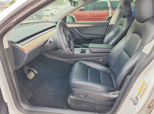 7SAYGDEE0PF695282 2023 TESLA MODEL White წინა სალონის ხედი