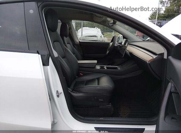 7SAYGDEE1NF332650 2022 TESLA MODEL Y White Front interior view