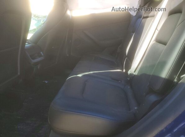 7SAYGDEE1NF387177 2022 TESLA MODEL Blue Vista de los asientos traseros