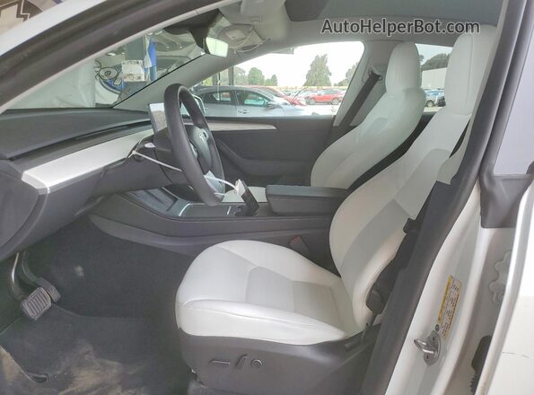 7SAYGDEE1PA167196 2023 TESLA MODEL White Вид салону спереду