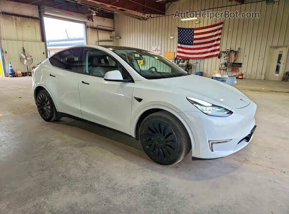 7SAYGDEE1PF611177 2023 TESLA MODEL Белый Передняя правая четверть