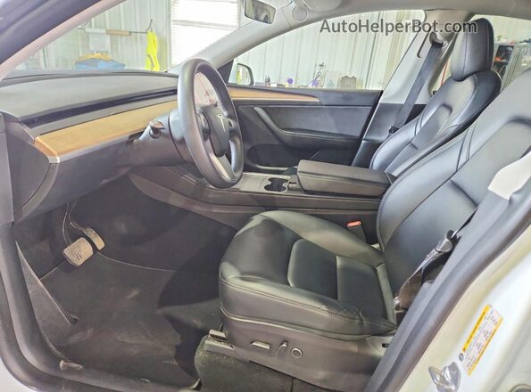 7SAYGDEE1PF611177 2023 TESLA MODEL Белый Вид салона спереди