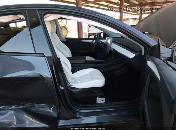 7SAYGDEE1PF644762 2023 TESLA MODEL Y Gray Widok wnętrza z przodu